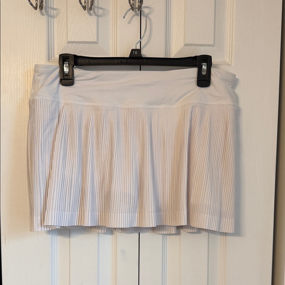 White Pleated Performance Tennis Skort - Brand Unlabeled